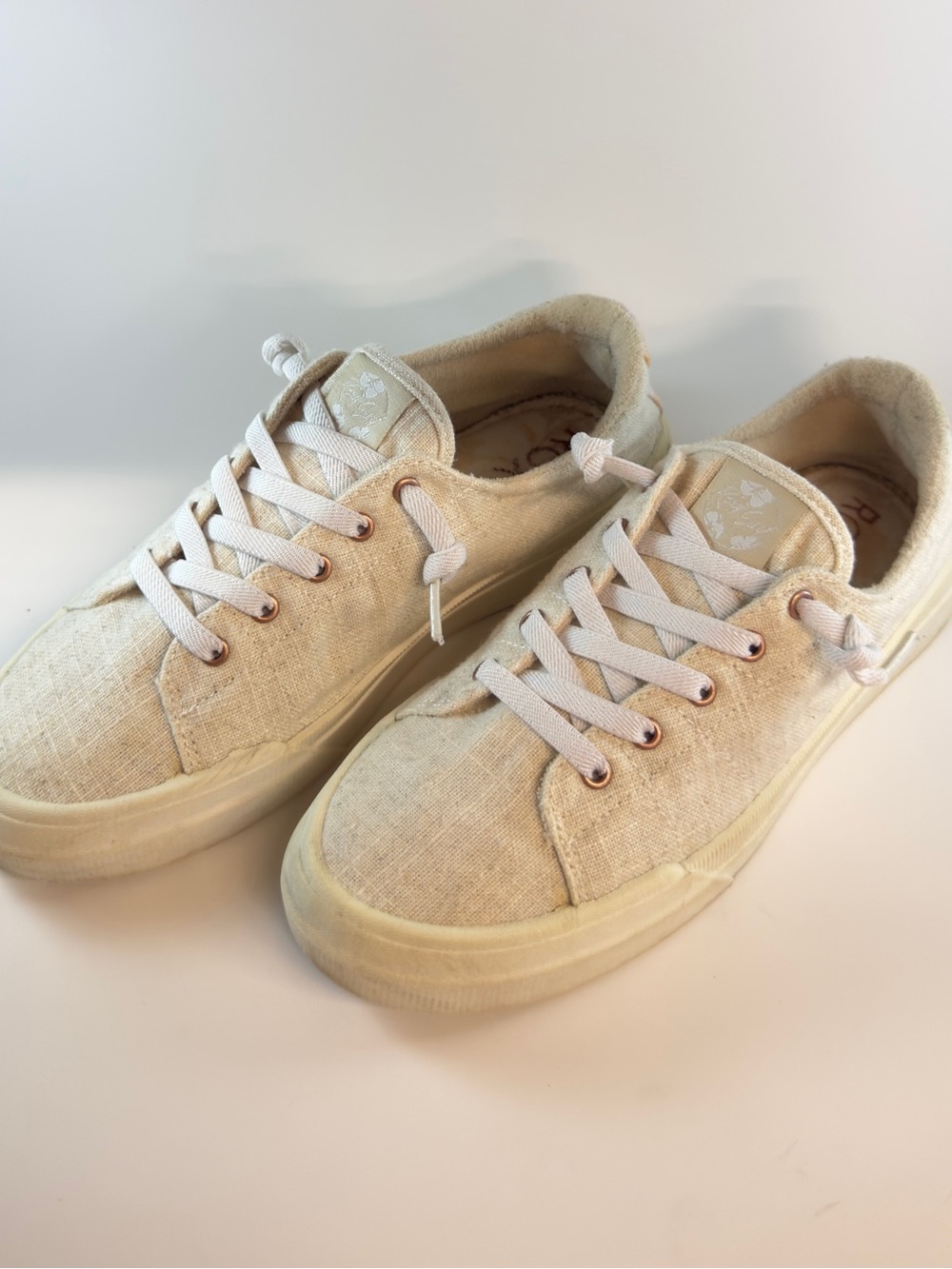 Roxy Cream Canvas Low-Top Sneakers